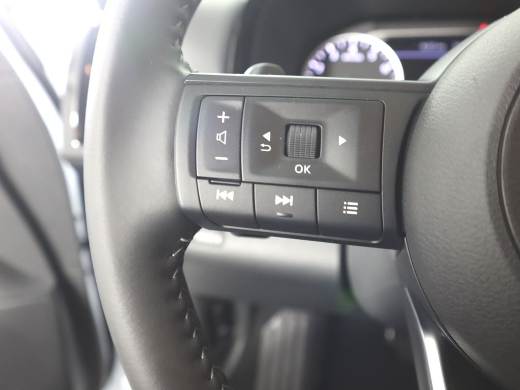 Vehicle image 19 of 33