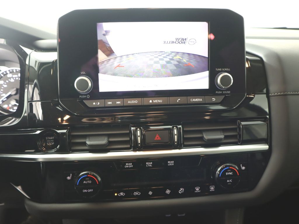Vehicle image 15 of 33