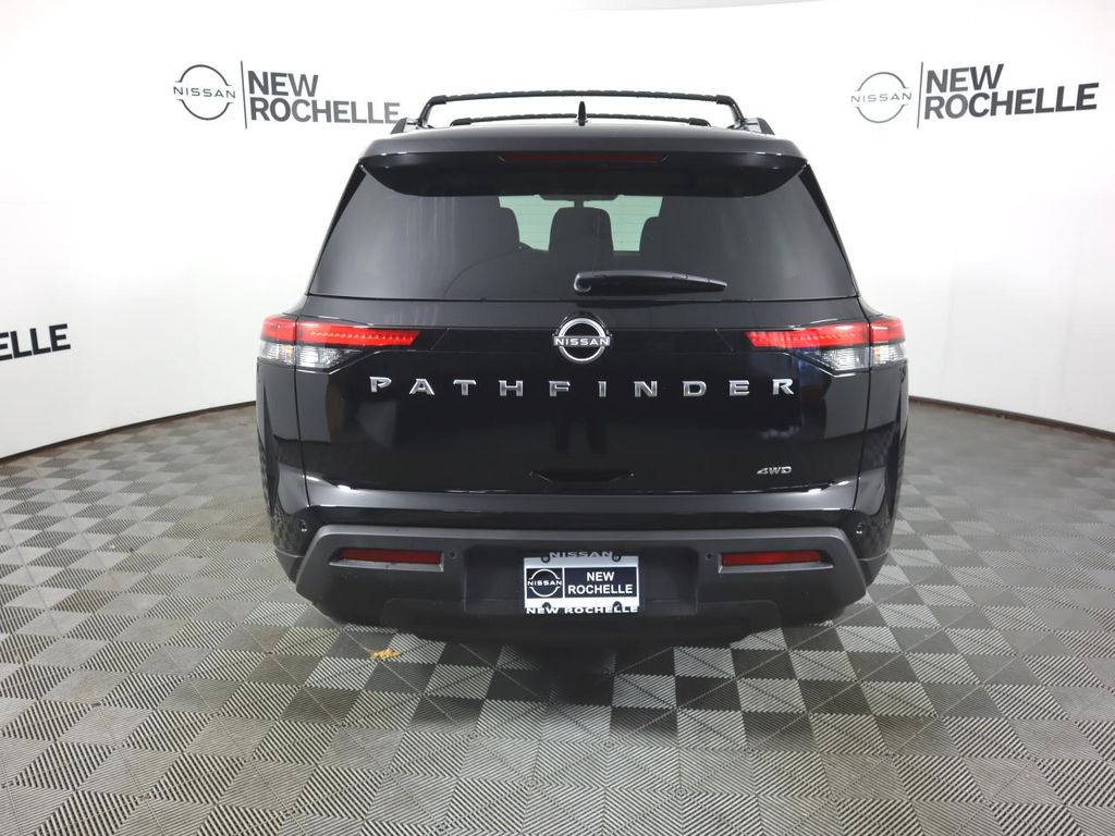 Vehicle image 4 of 33