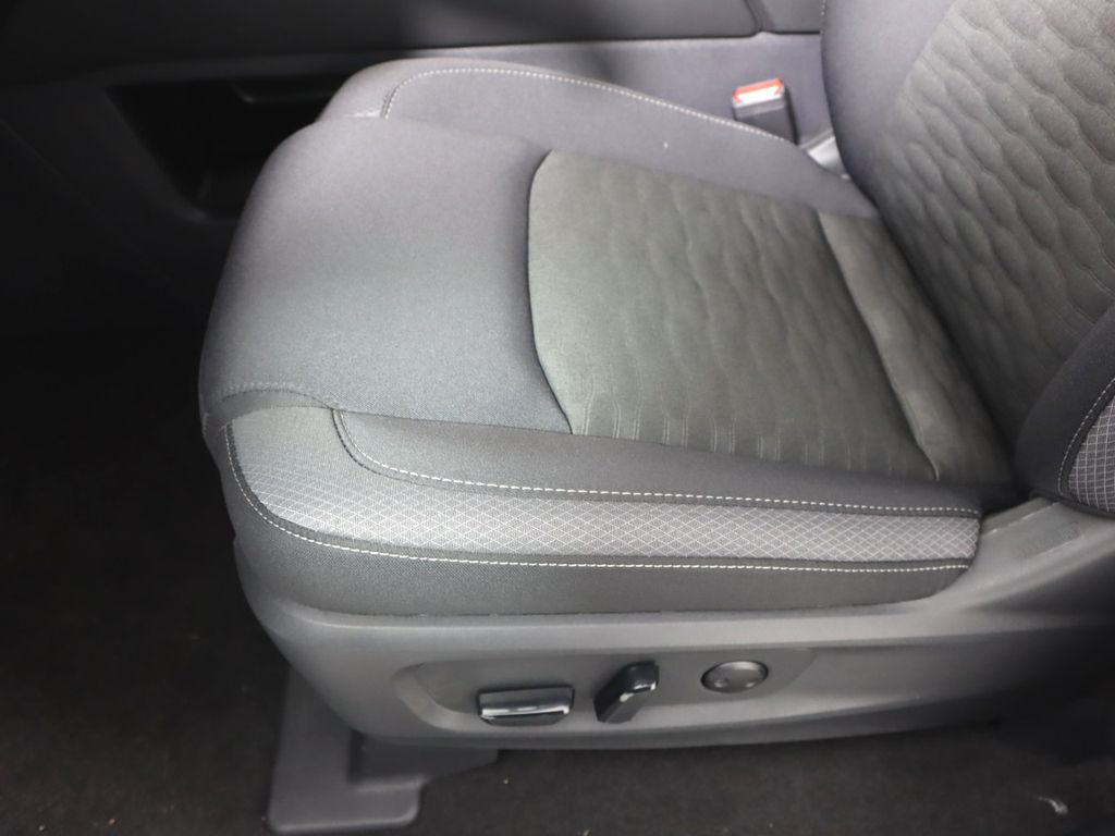 Vehicle image 23 of 33
