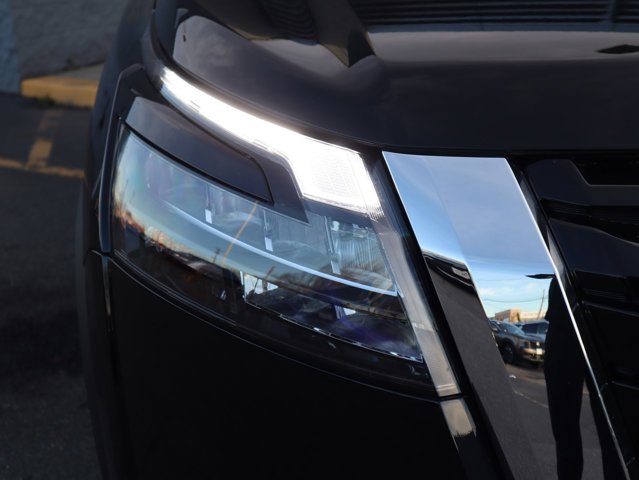 Vehicle image 10 of 30