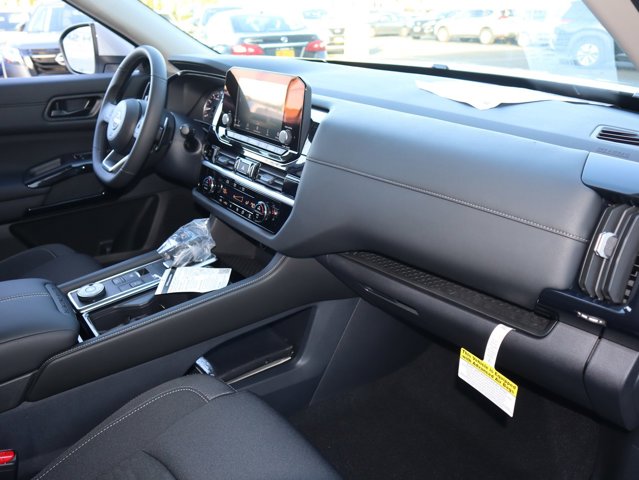 Vehicle image 24 of 30