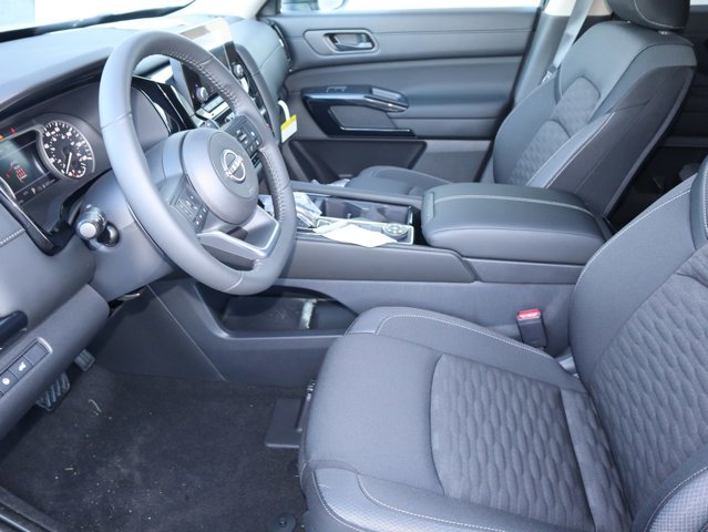 Vehicle image 17 of 30