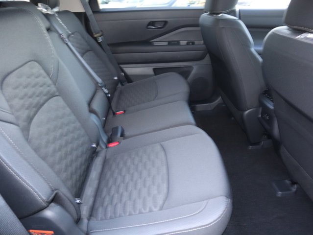 Vehicle image 23 of 30