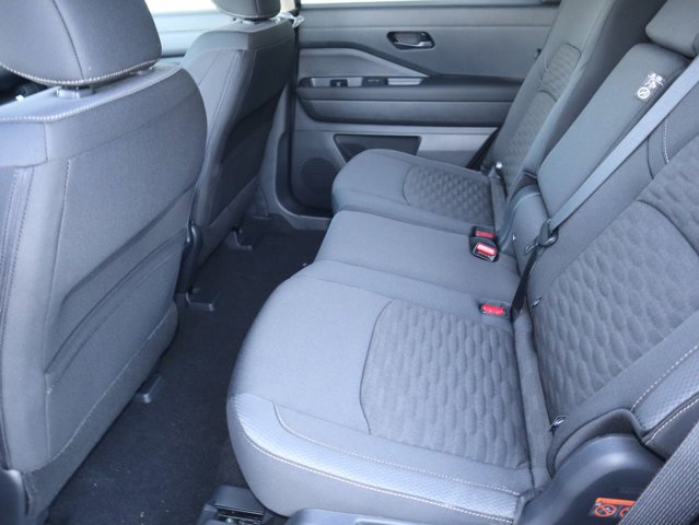 Vehicle image 19 of 30