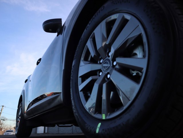 Vehicle image 12 of 30