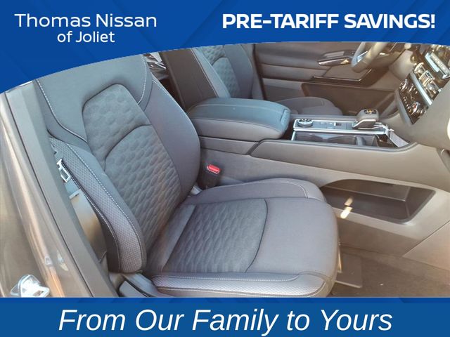 2025 Nissan Pathfinder SV Image 9 of 26