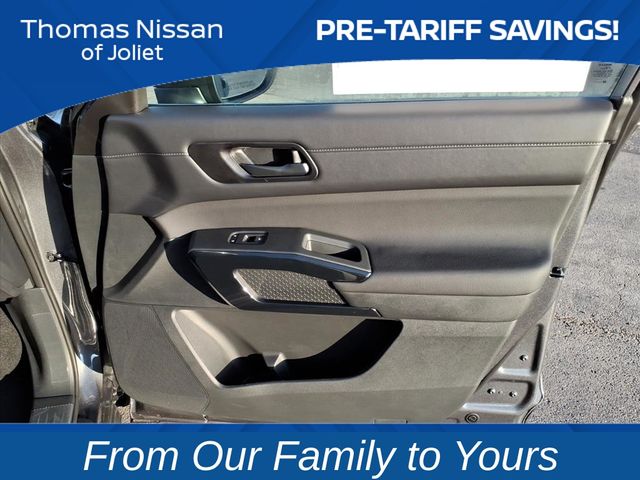 2025 Nissan Pathfinder SV Image 19 of 26
