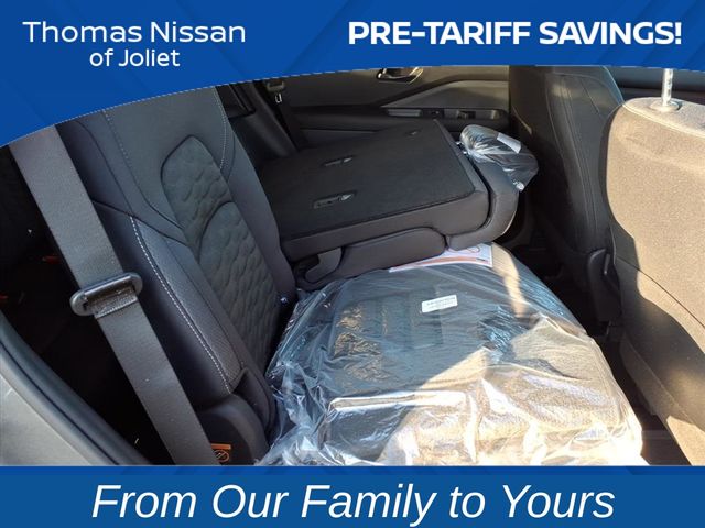 2025 Nissan Pathfinder SV Image 10 of 26