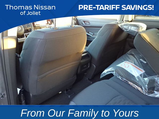 2025 Nissan Pathfinder SV Image 11 of 26