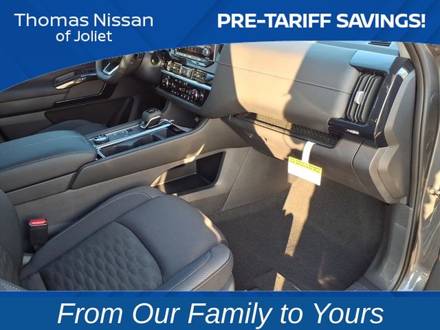 2025 Nissan Pathfinder SV Image 12 of 26