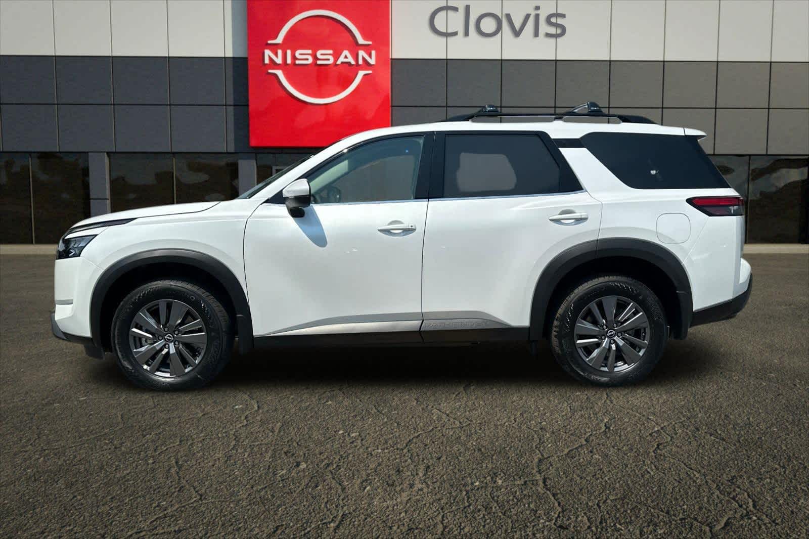 2025 Nissan Pathfinder SV Image 8 of 43