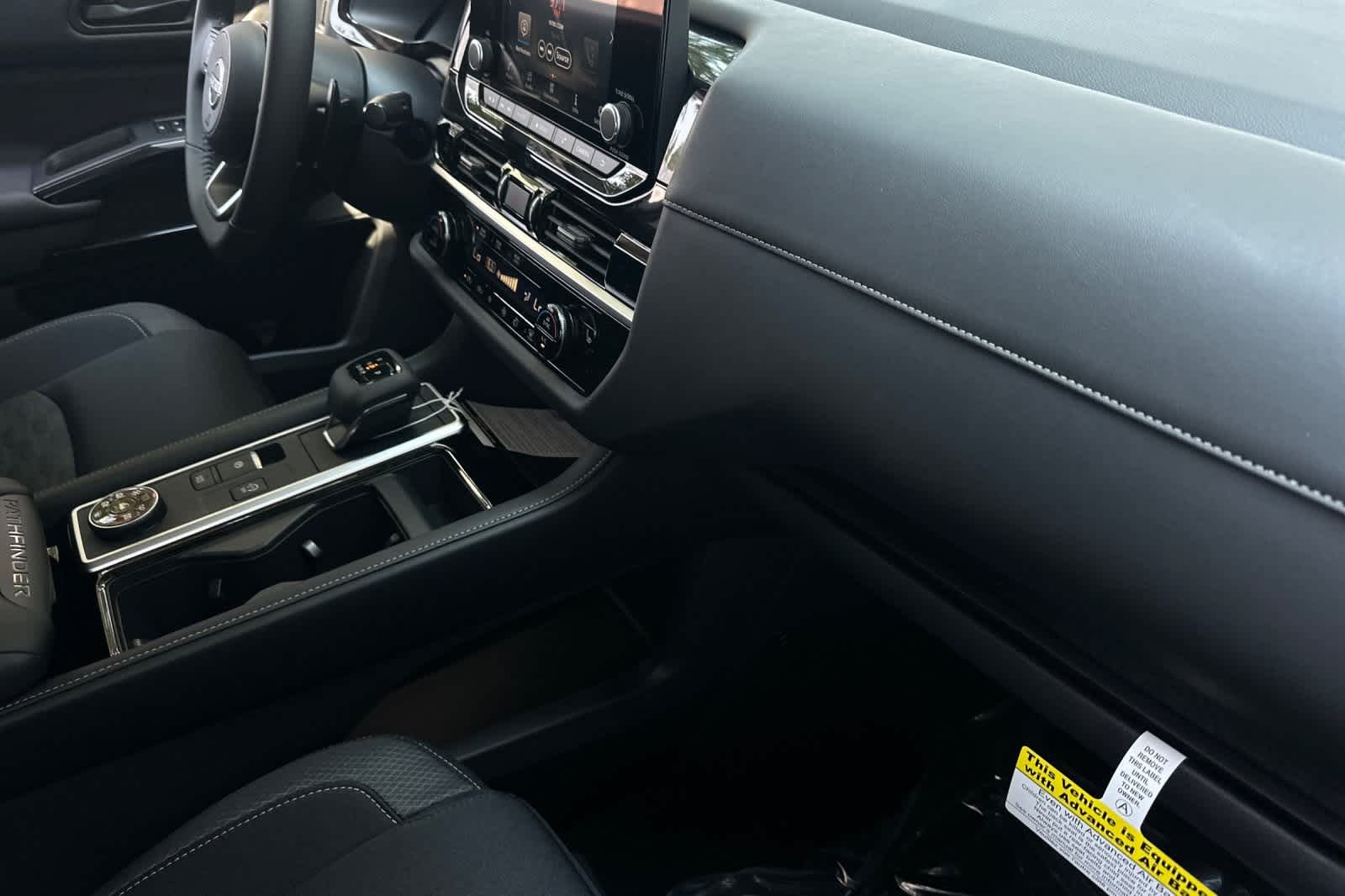 2025 Nissan Pathfinder SV Image 15 of 43