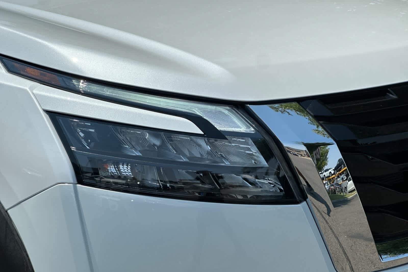 2025 Nissan Pathfinder SV Image 35 of 43