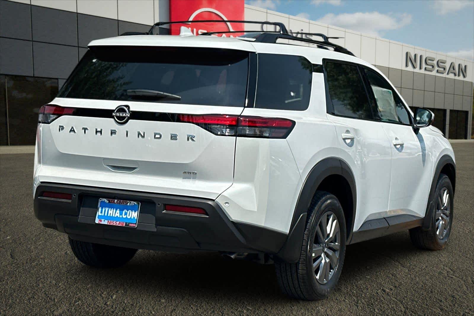 2025 Nissan Pathfinder SV Image 5 of 43