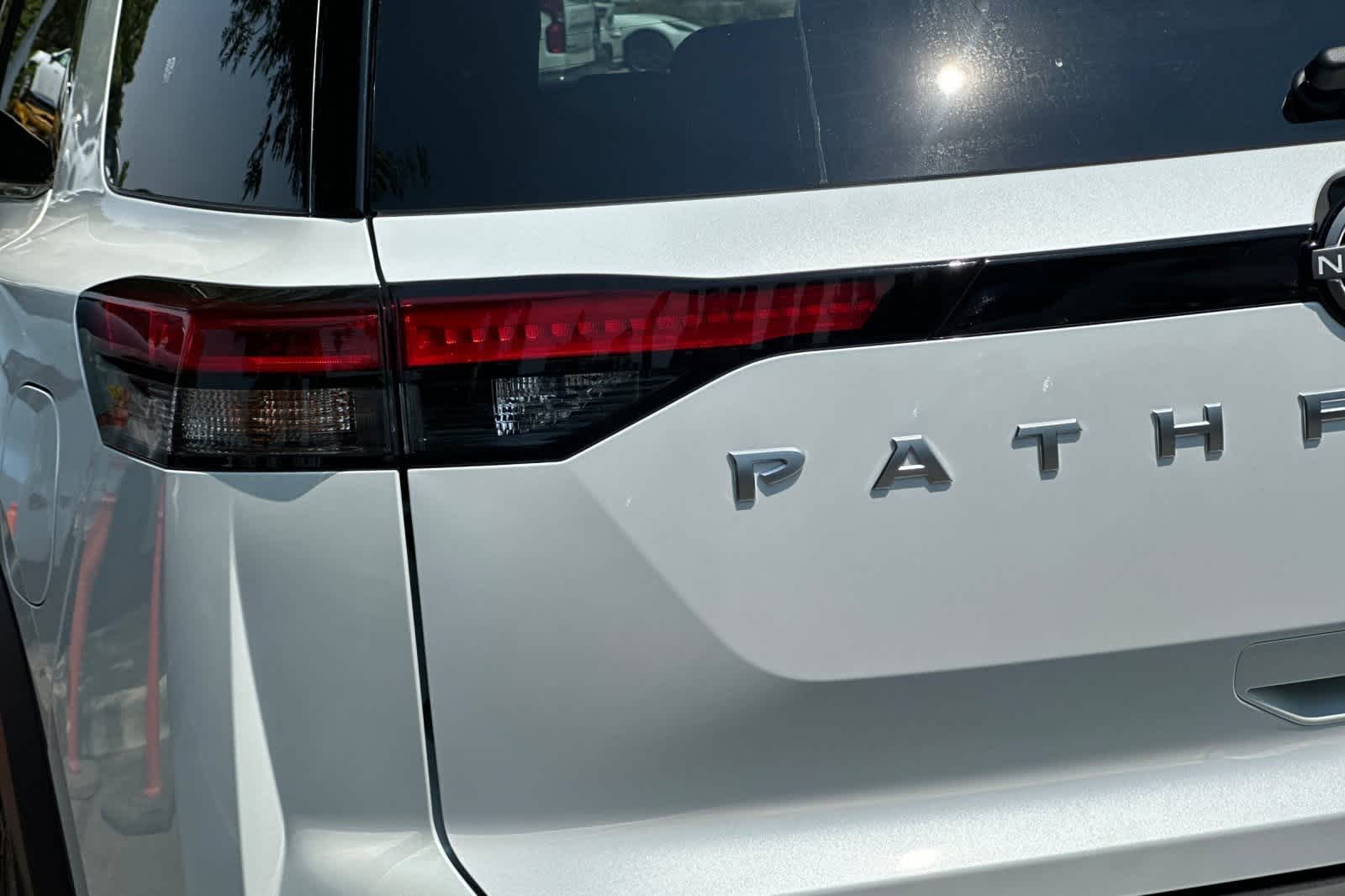 2025 Nissan Pathfinder SV Image 41 of 43
