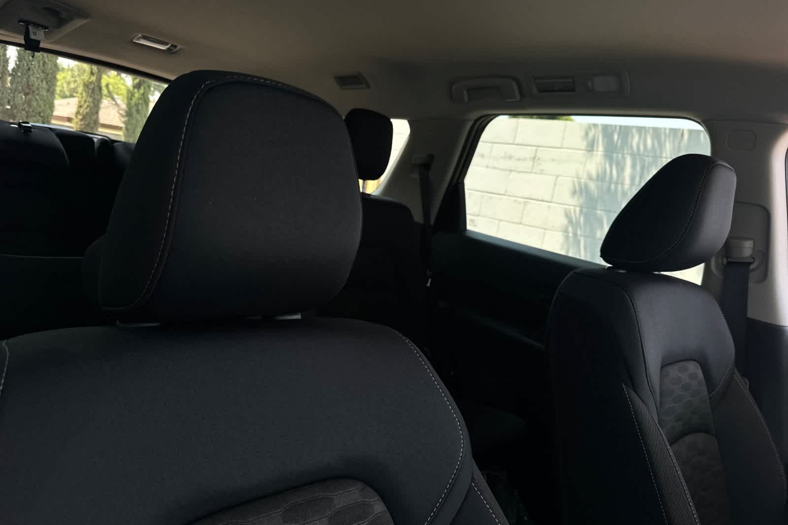 2025 Nissan Pathfinder SV Image 12 of 43