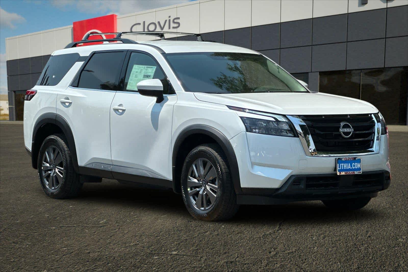 2025 Nissan Pathfinder SV Image 3 of 43