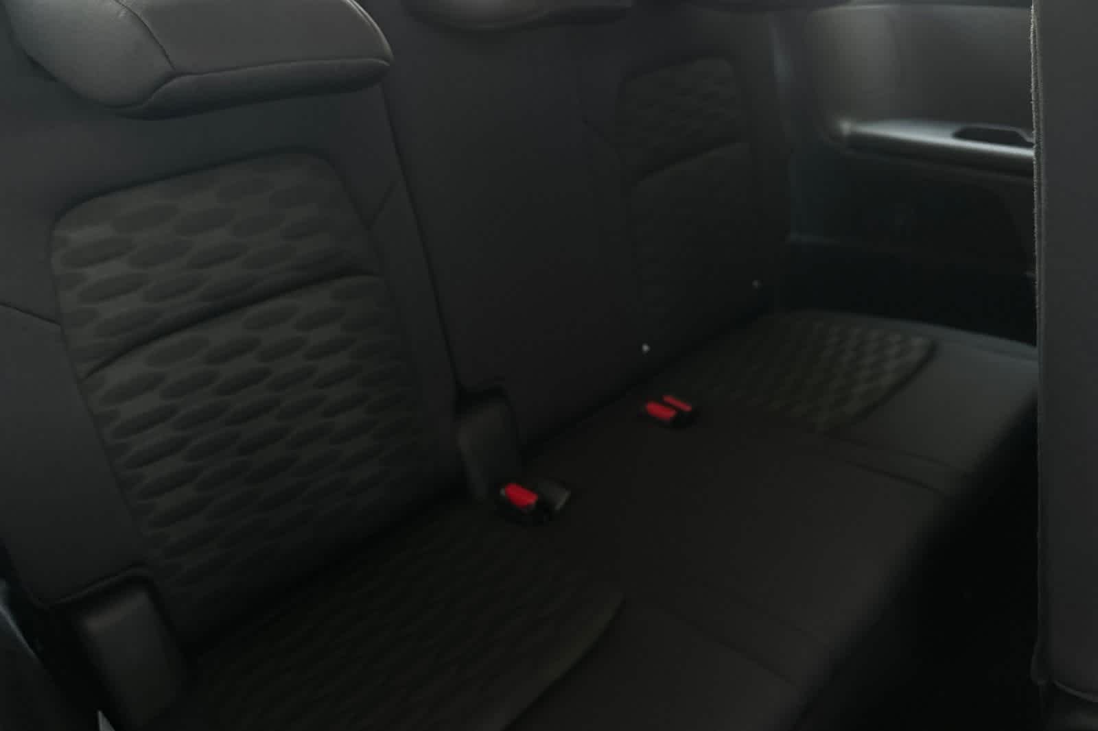 2025 Nissan Pathfinder SV Image 13 of 43