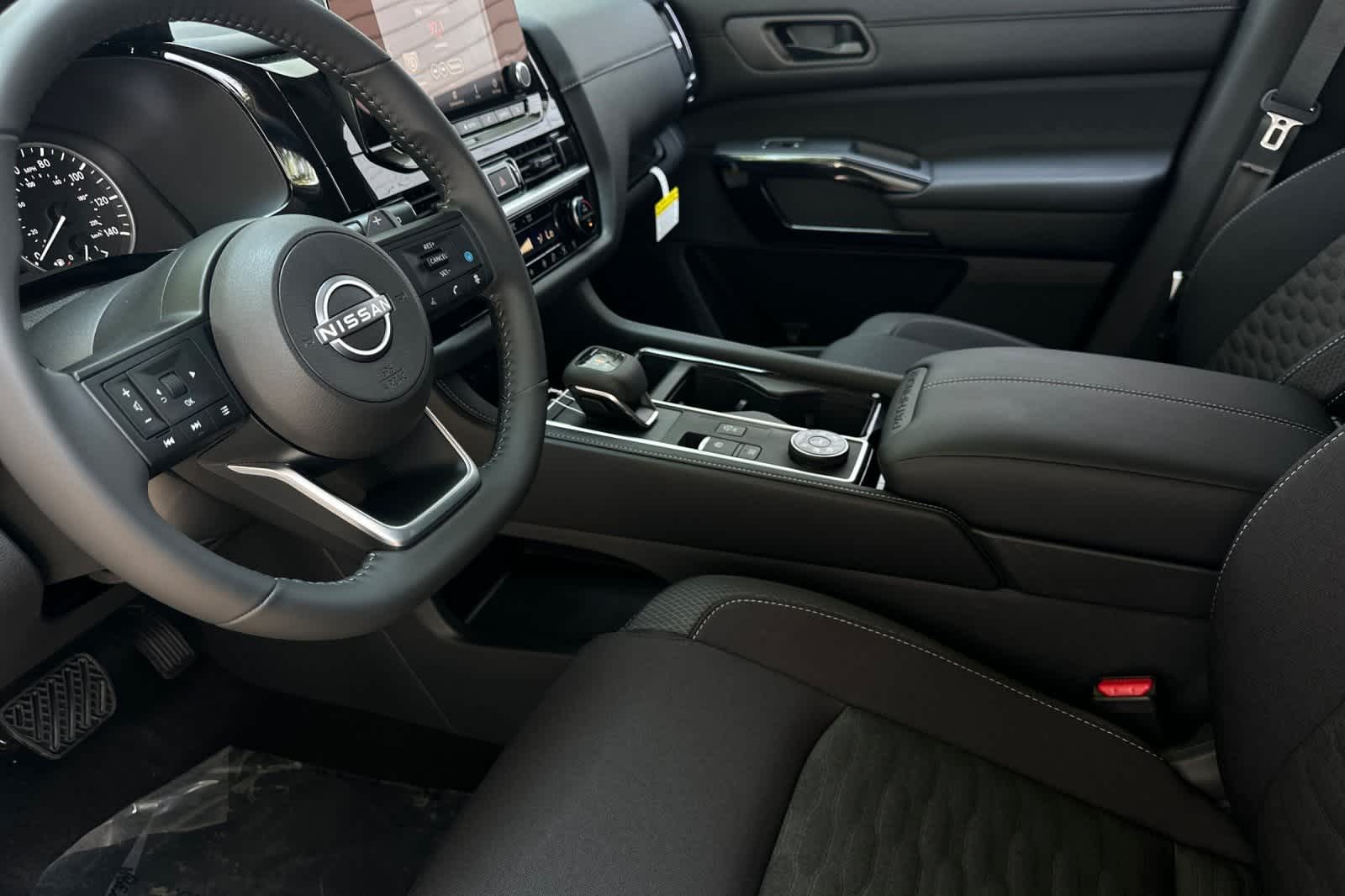 2025 Nissan Pathfinder SV Image 38 of 43