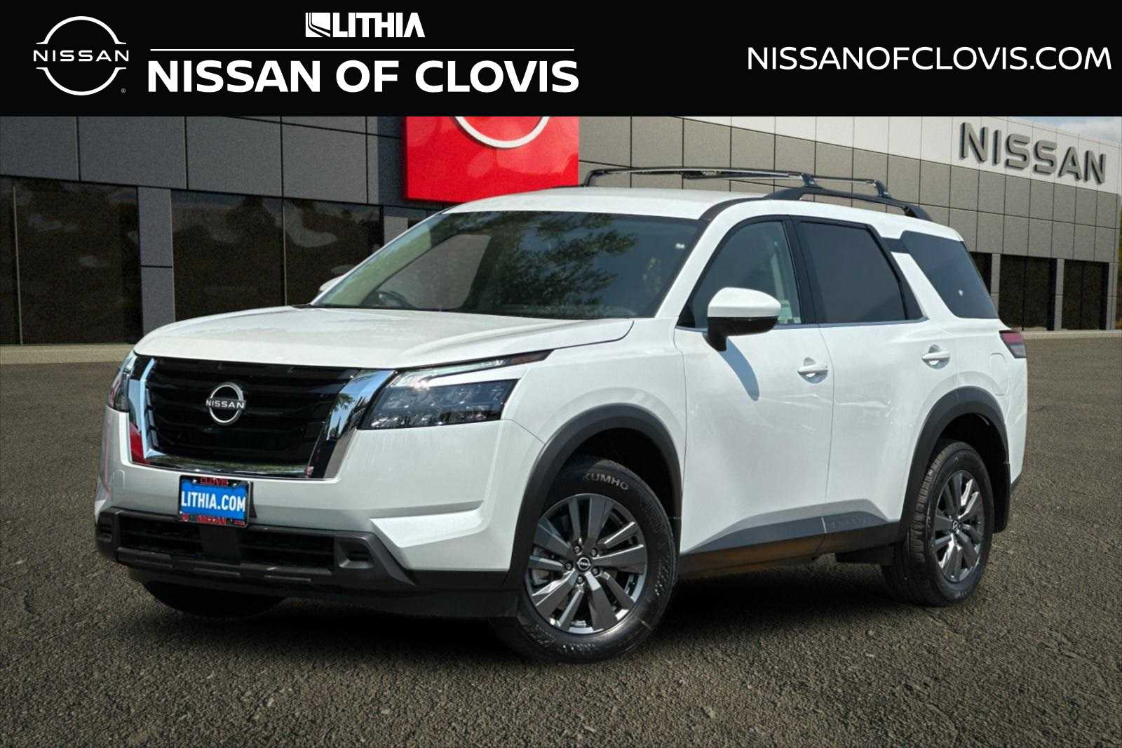 2025 Nissan Pathfinder SV Image 1 of 43