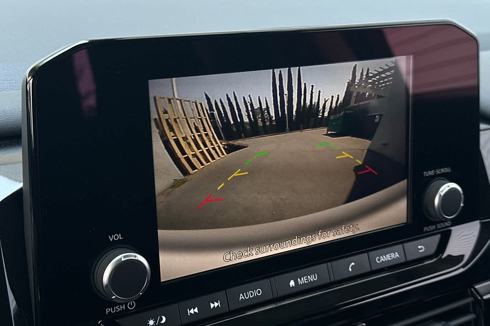 2025 Nissan Pathfinder SV Image 18 of 43