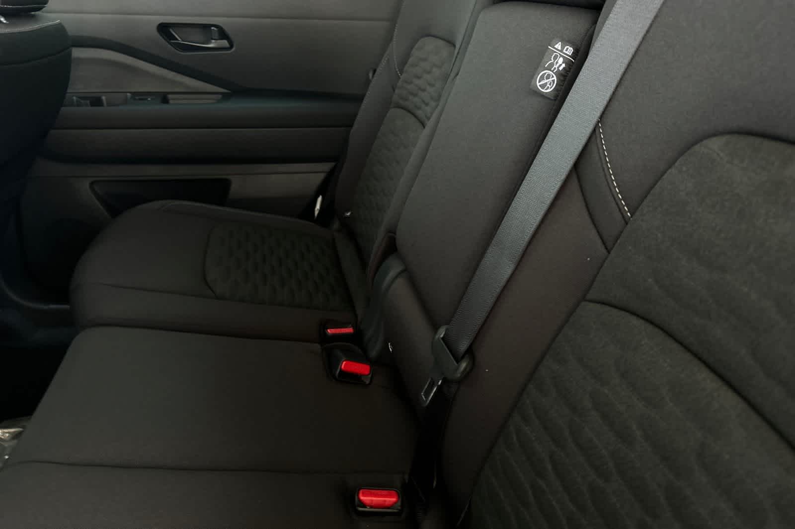 2025 Nissan Pathfinder SV Image 11 of 43