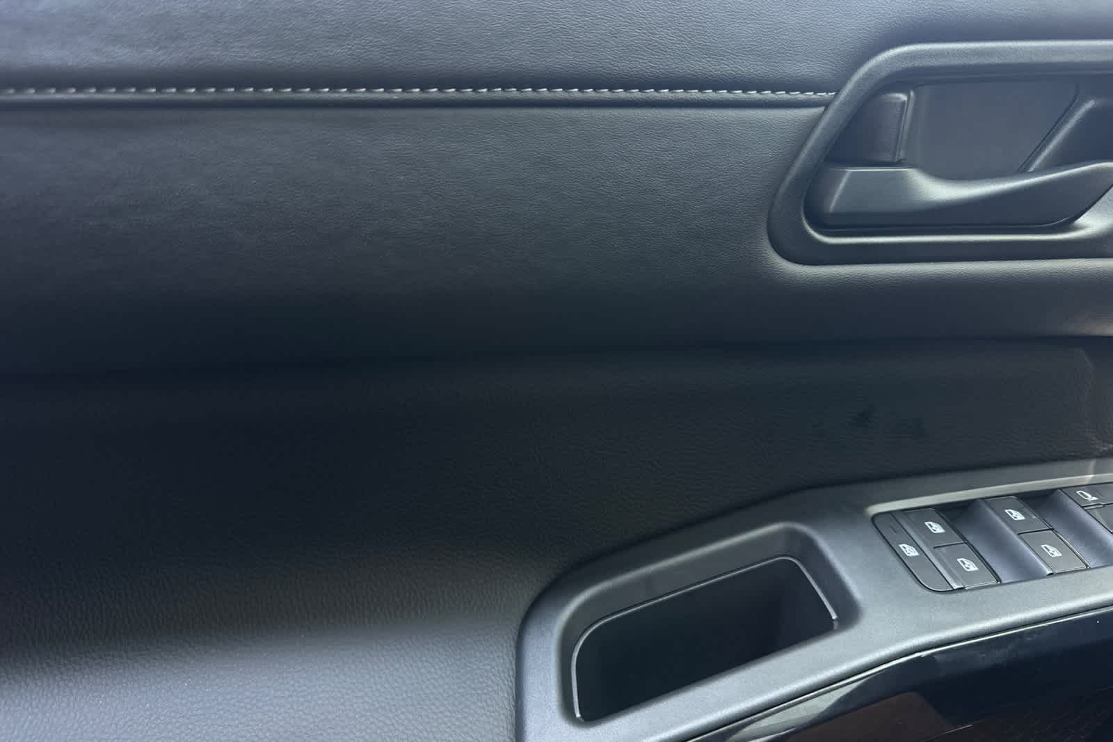 2025 Nissan Pathfinder SV Image 20 of 43