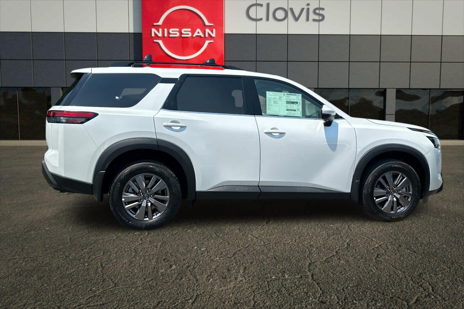 2025 Nissan Pathfinder SV Image 4 of 43