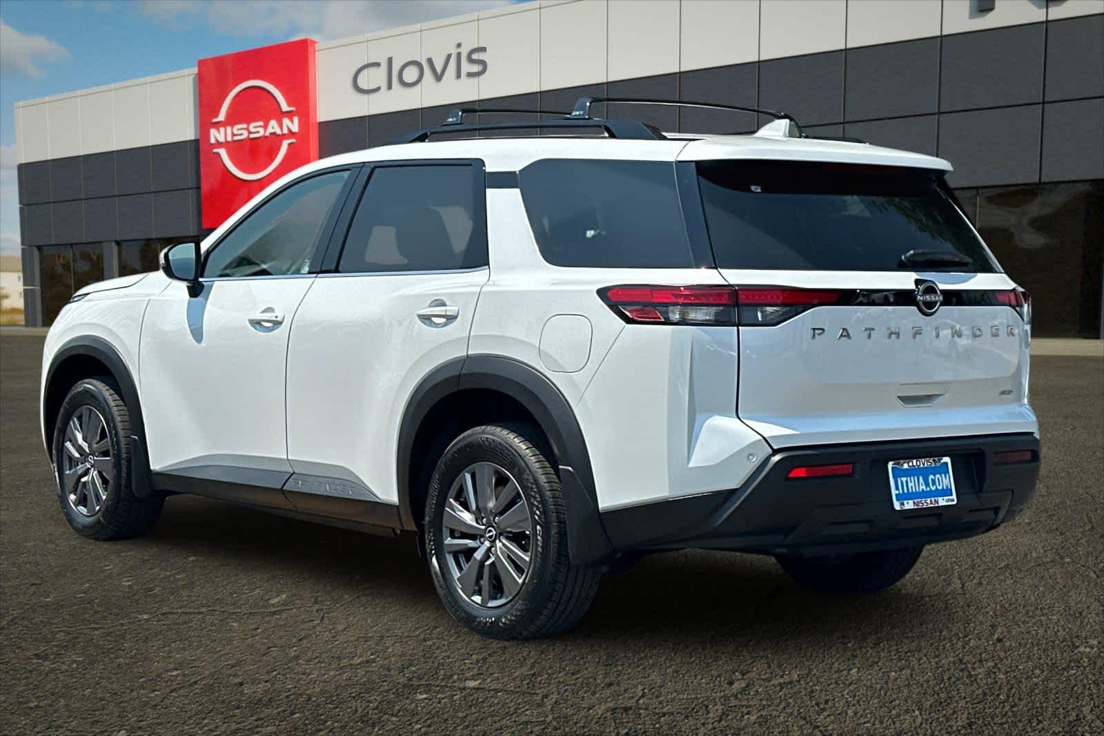 2025 Nissan Pathfinder SV Image 7 of 43