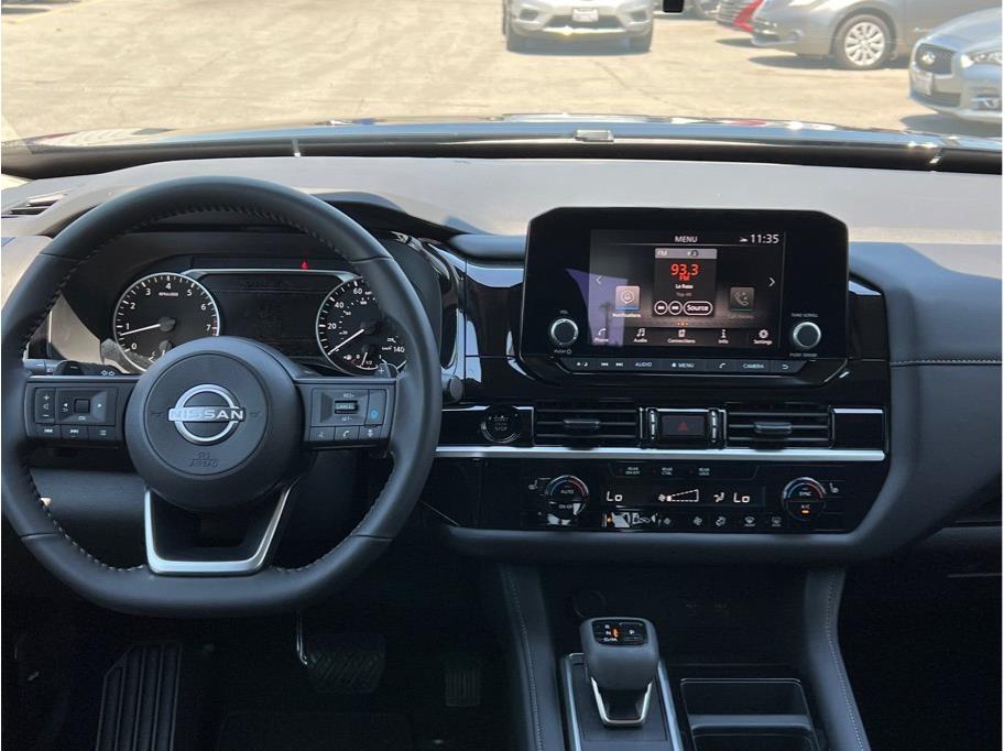 Vehicle image 11 of 25