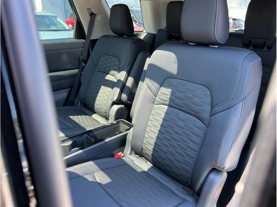 Vehicle image 9 of 25