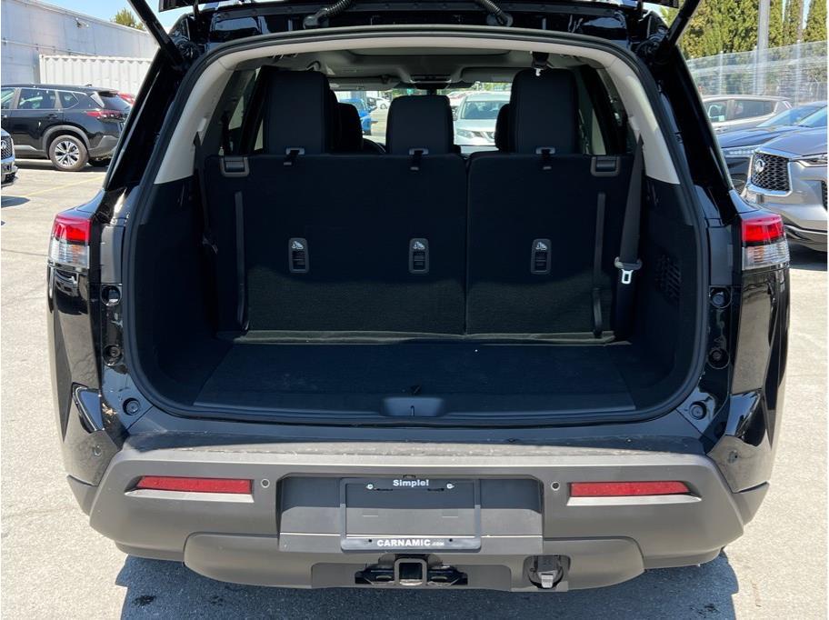 Vehicle image 6 of 25
