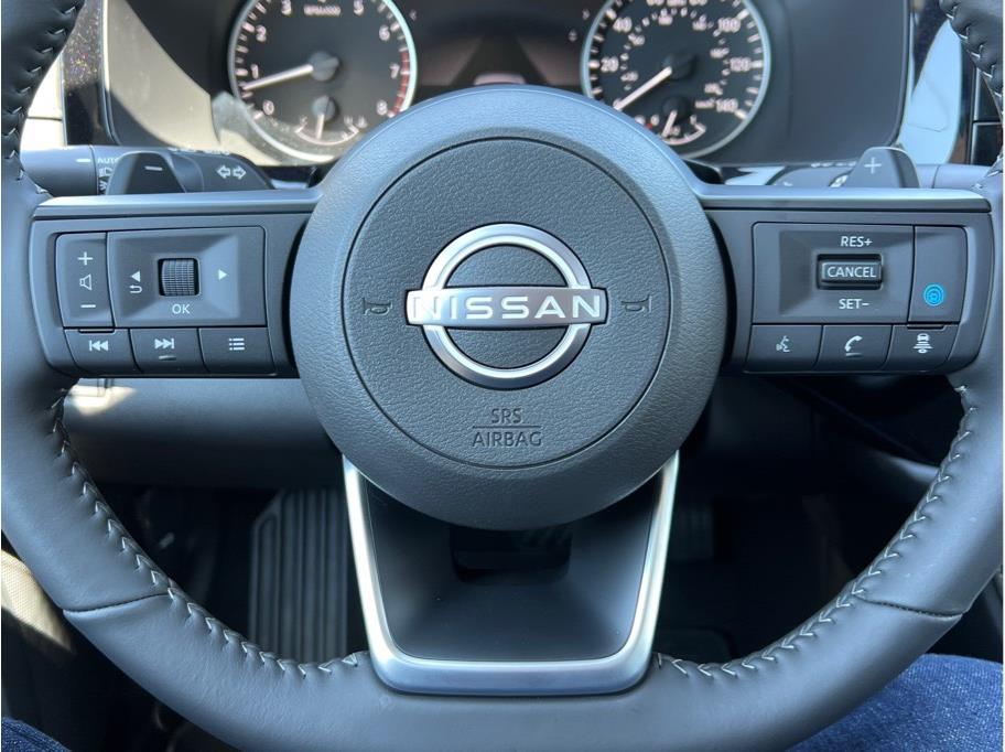 Vehicle image 13 of 25