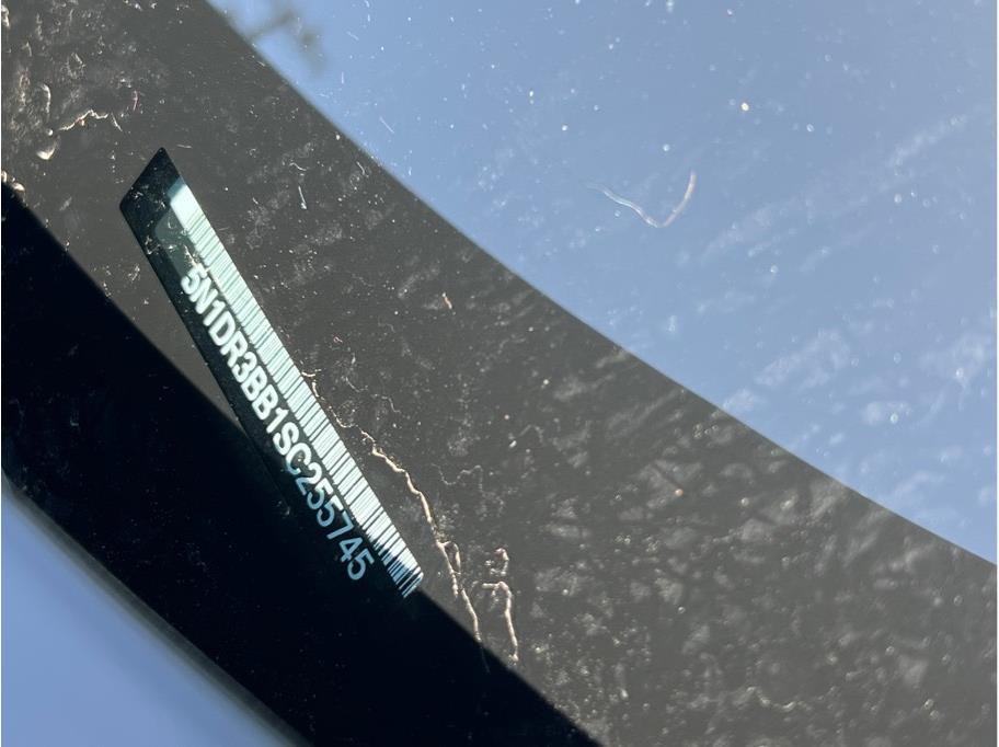 Vehicle image 21 of 25