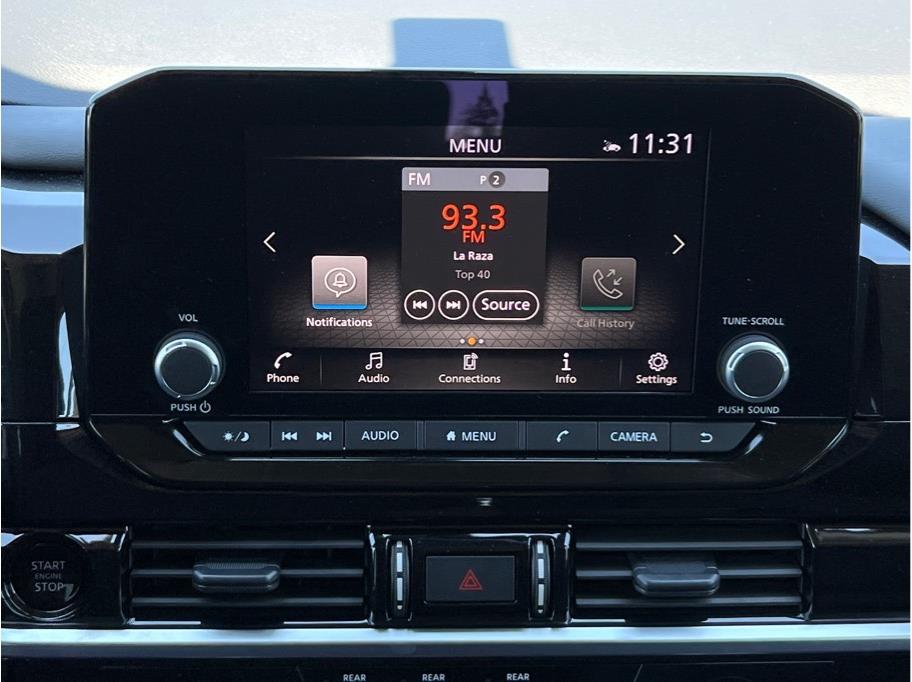 Vehicle image 16 of 25