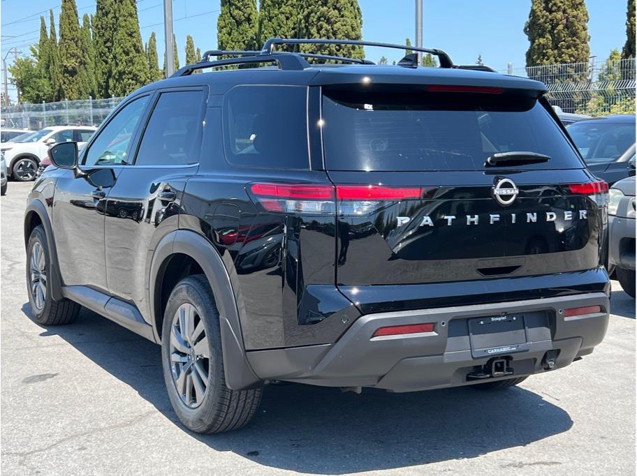 Vehicle image 4 of 25
