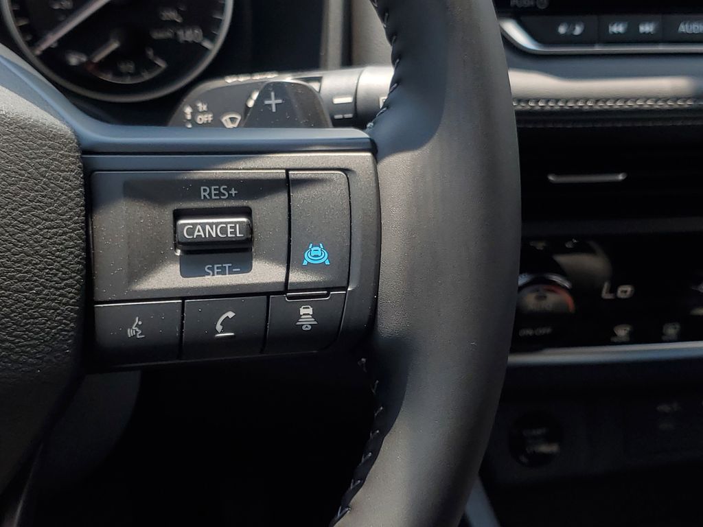 Vehicle image 17 of 30