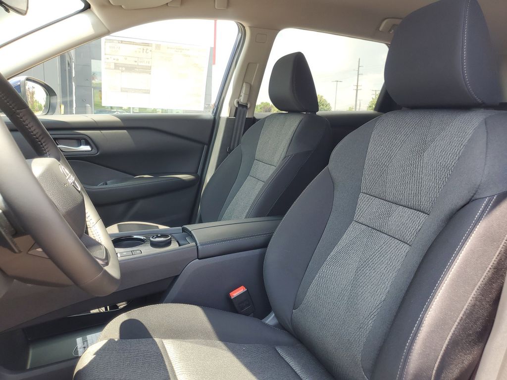 Vehicle image 11 of 30