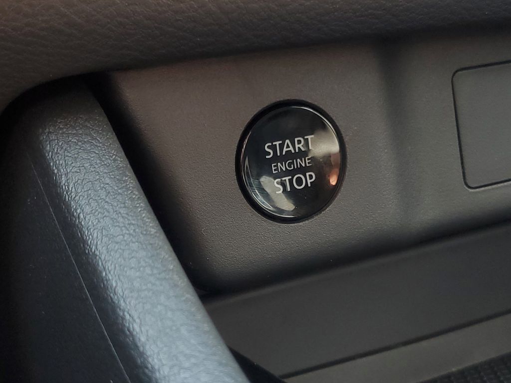 Vehicle image 18 of 30