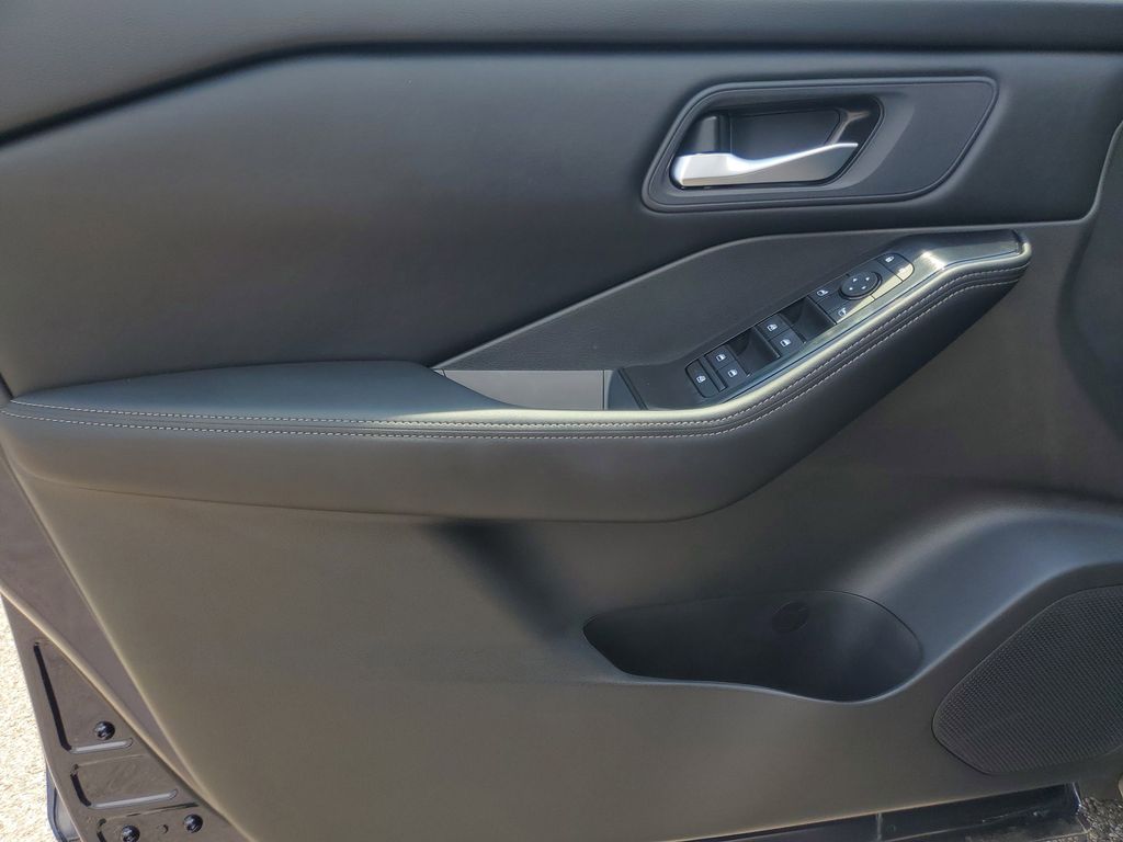 Vehicle image 9 of 30