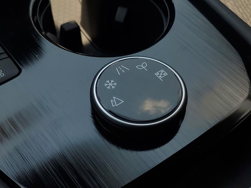 Vehicle image 24 of 30