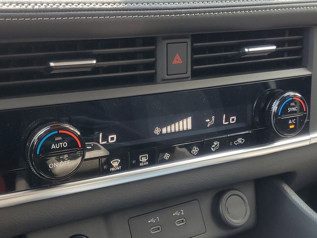 Vehicle image 21 of 30