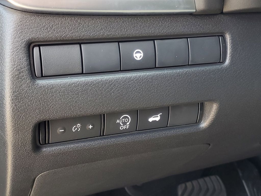 Vehicle image 13 of 30