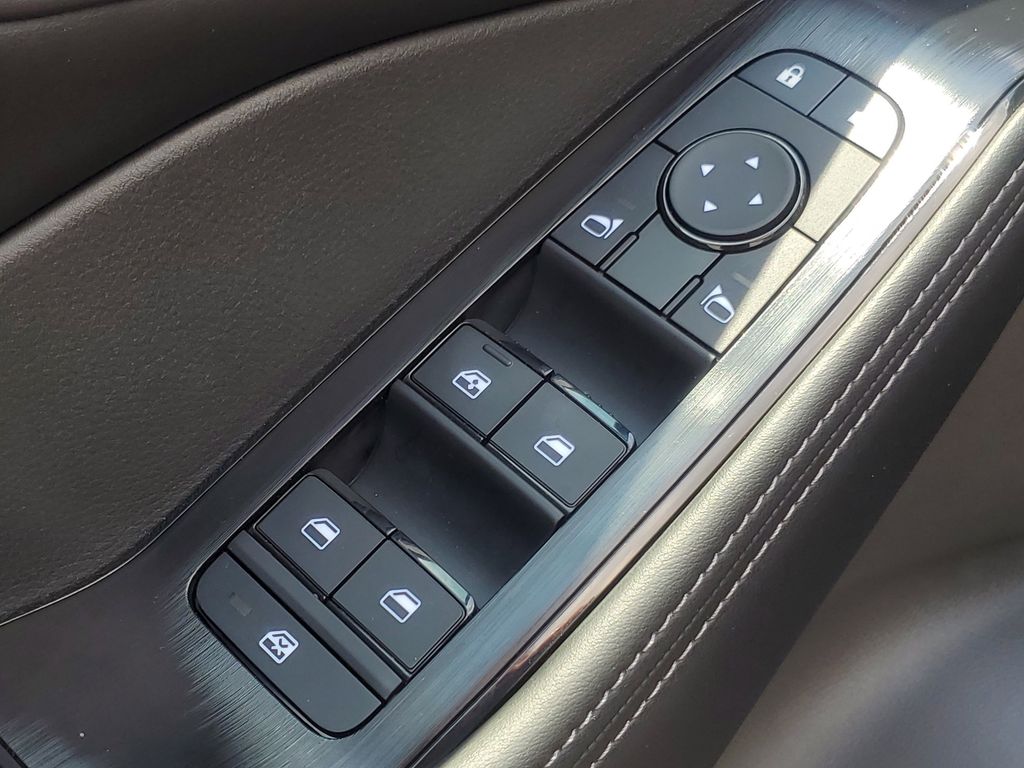 Vehicle image 10 of 30