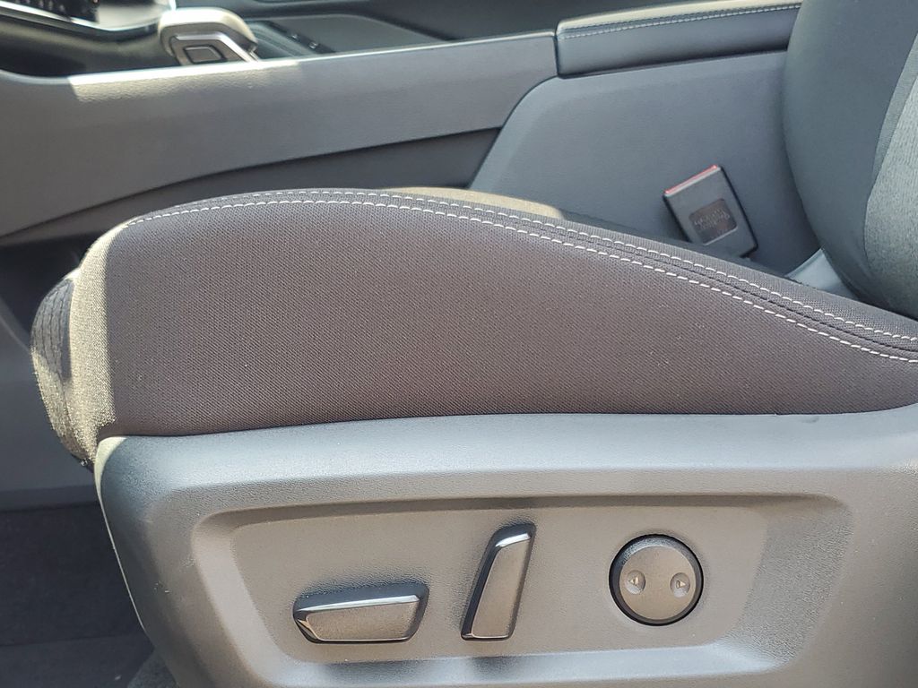 Vehicle image 12 of 30