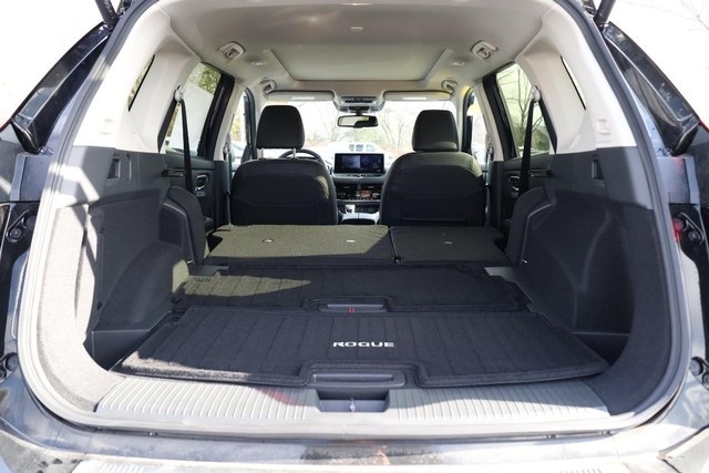 Vehicle image 10 of 33