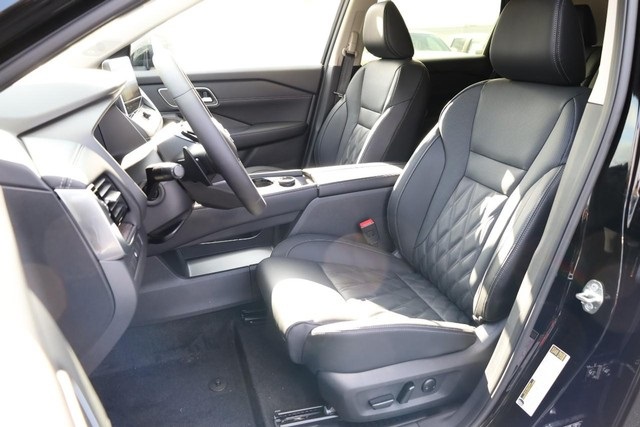 Vehicle image 12 of 33