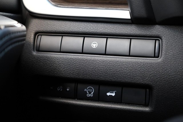 Vehicle image 22 of 33