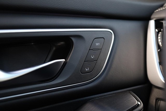 Vehicle image 24 of 33